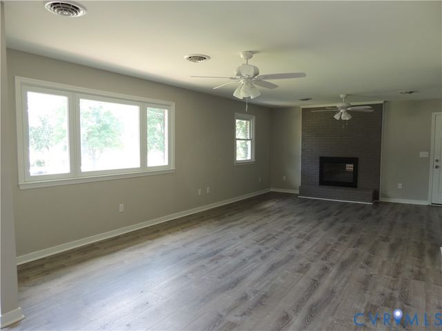 5804 Sutherland Dr, Sutherland, VA 23885