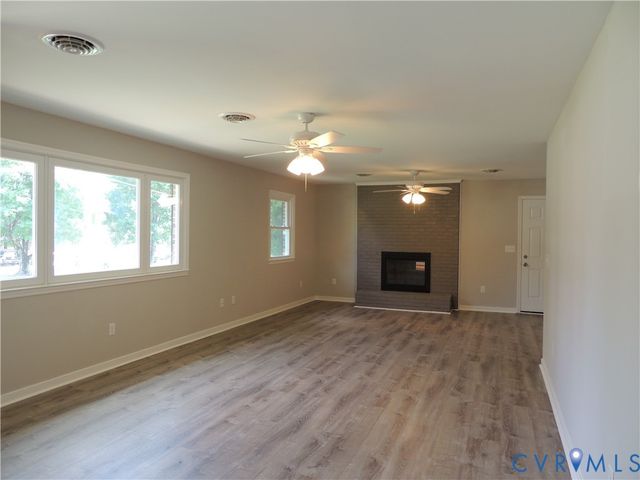5804 Sutherland Dr, Sutherland, VA 23885
