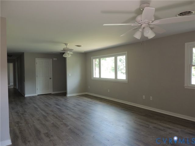 5804 Sutherland Dr, Sutherland, VA 23885