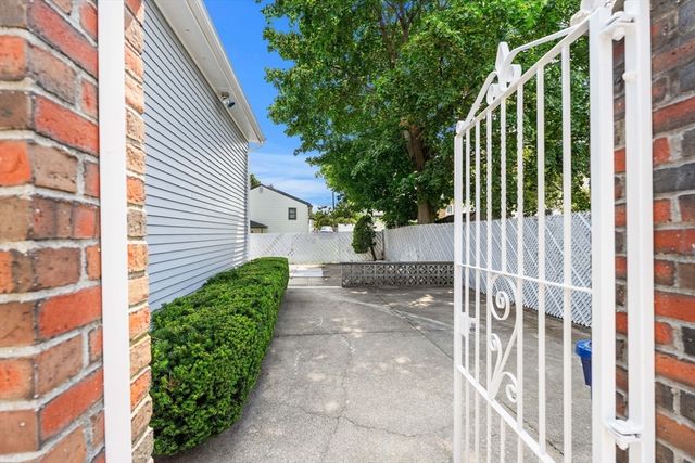 11 Newman St, Revere, MA 02151