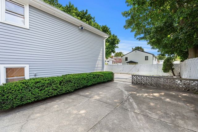 11 Newman St, Revere, MA 02151