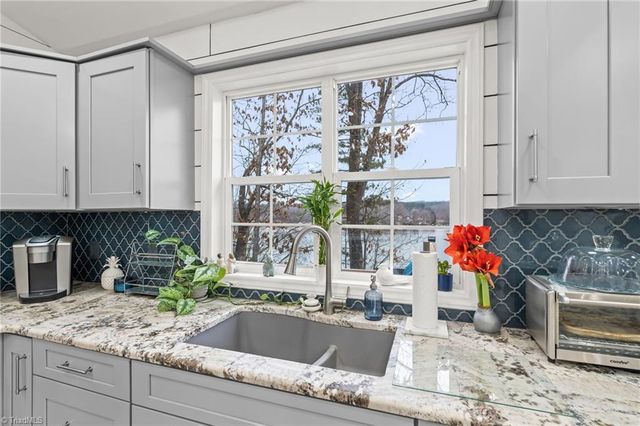 570 Hillview Drive, Lexington, NC 27292