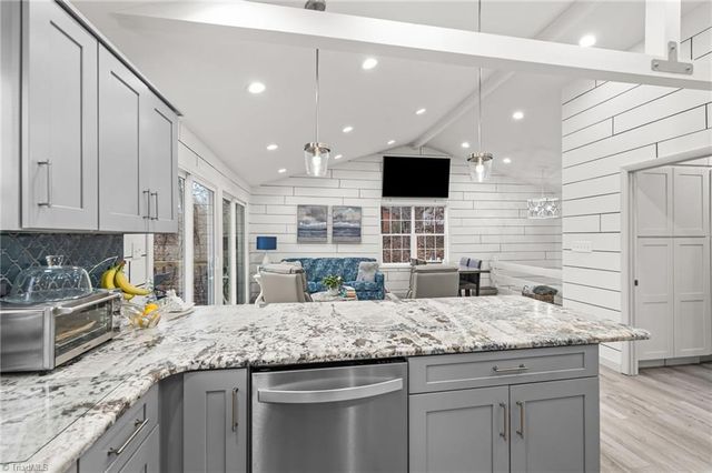 570 Hillview Drive, Lexington, NC 27292