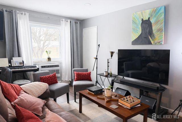 9 Lake Avenue 6B, East Brunswick, NJ 08816