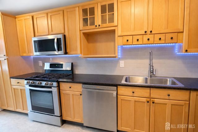 9 Lake Avenue 6B, East Brunswick, NJ 08816