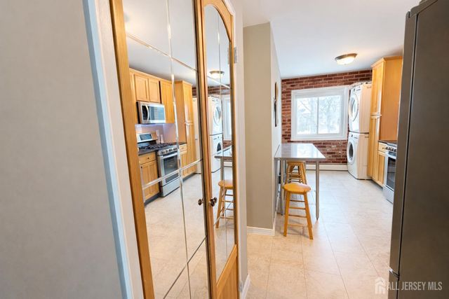 9 Lake Avenue 6B, East Brunswick, NJ 08816