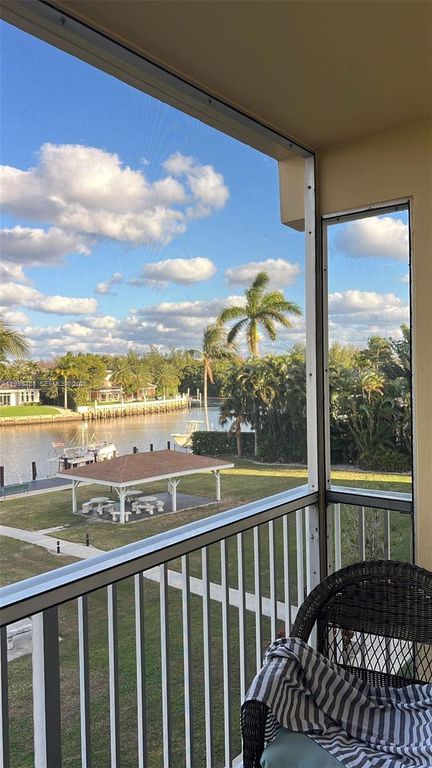 230 N Federal Hwy 305, Deerfield Beach, FL 33441