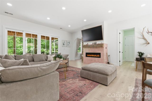 1325 Gateshead Lane, Matthews, NC 28105