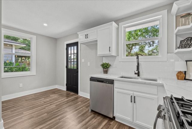 507 E Dumble Street, Alvin, TX 77511