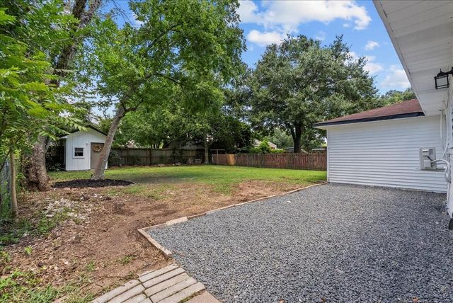 507 E Dumble Street, Alvin, TX 77511