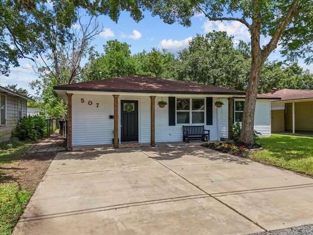 507 E Dumble Street, Alvin, TX 77511