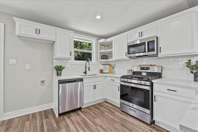 507 E Dumble Street, Alvin, TX 77511