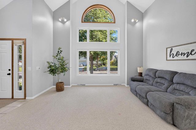 1757 Colony Circle, Sun Prairie, WI 53590