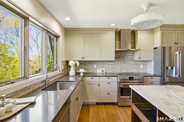 28 Garnet Road, Roxbury, CT 06783