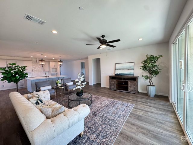 11001 Quentari Avenue, Bakersfield, CA 93311