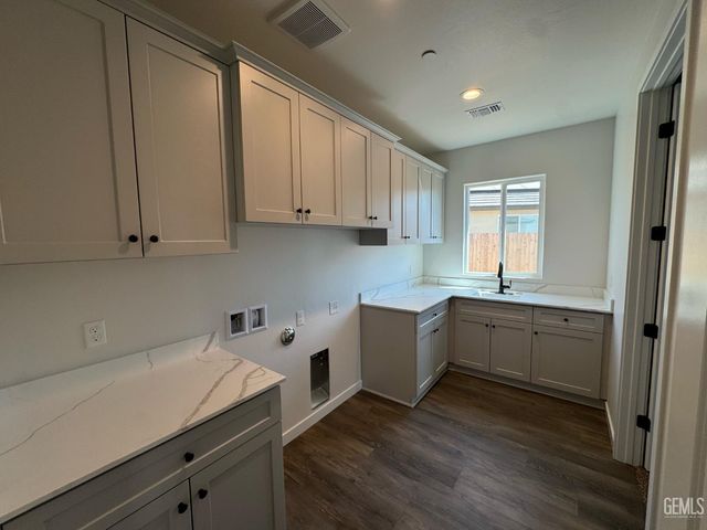 11001 Quentari Avenue, Bakersfield, CA 93311