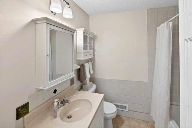 10204 Valley Forge Lane N, Maple Grove, MN 55369