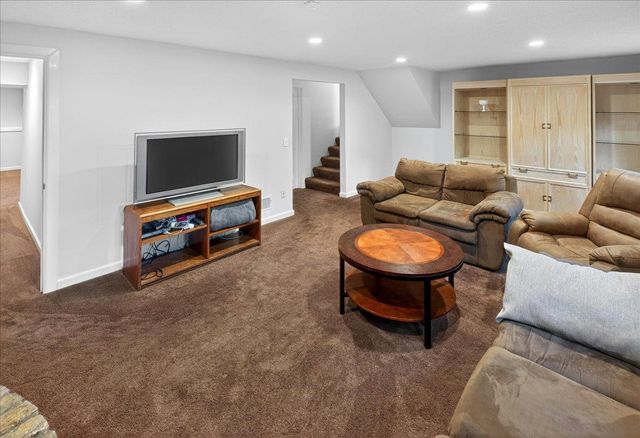 10204 Valley Forge Lane N, Maple Grove, MN 55369
