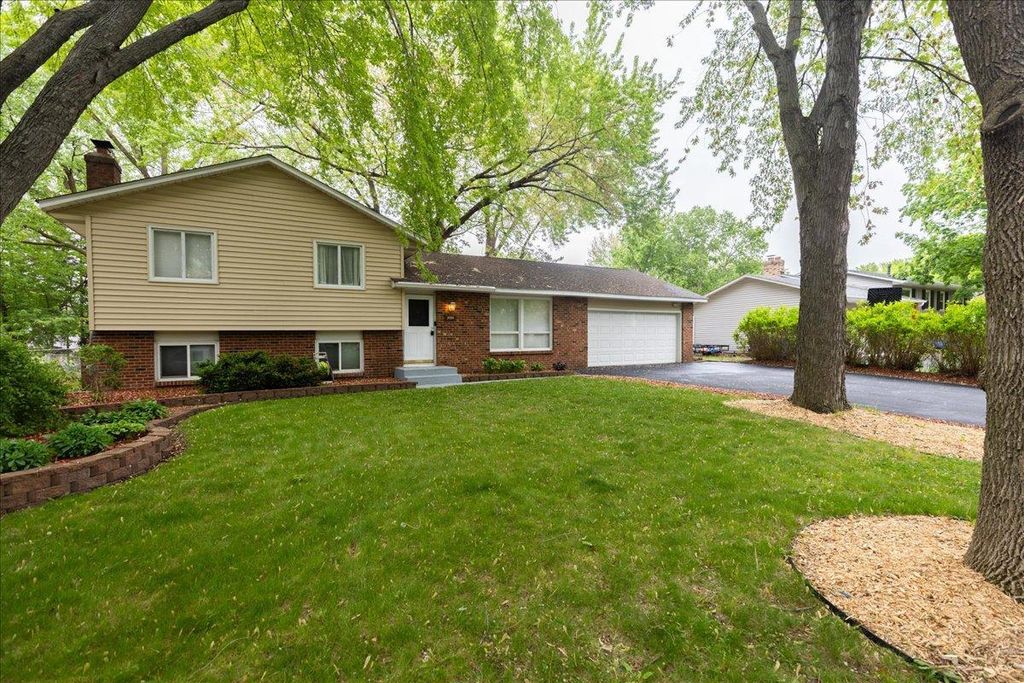 10204 Valley Forge Lane N, Maple Grove, MN 55369