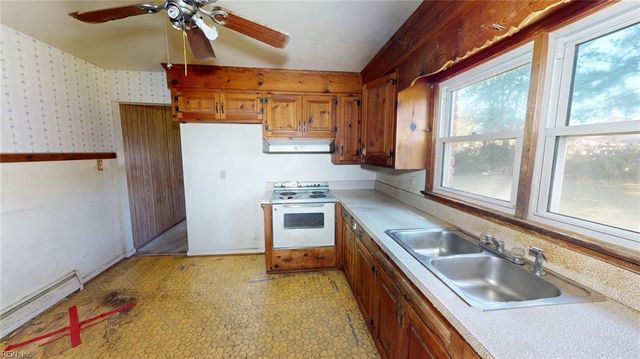 704 Lord Nelson DR, Virginia Beach, VA 23464