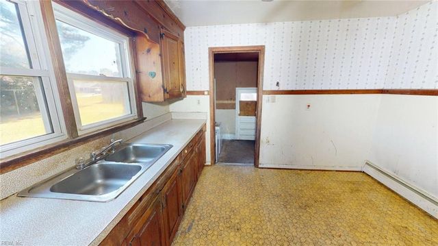 704 Lord Nelson DR, Virginia Beach, VA 23464