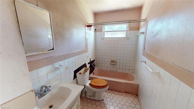 704 Lord Nelson DR, Virginia Beach, VA 23464