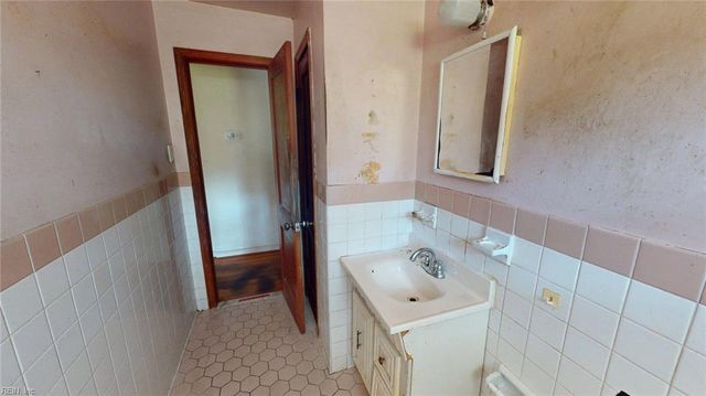 704 Lord Nelson DR, Virginia Beach, VA 23464