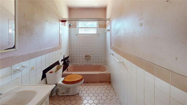 704 Lord Nelson DR, Virginia Beach, VA 23464