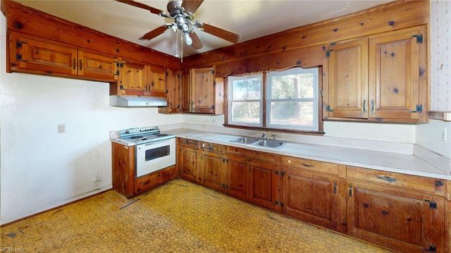 704 Lord Nelson DR, Virginia Beach, VA 23464