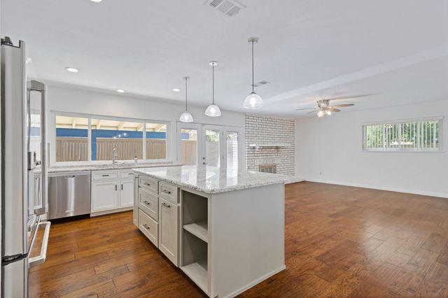 511 Woodhurst Drive, Coppell, TX 75019