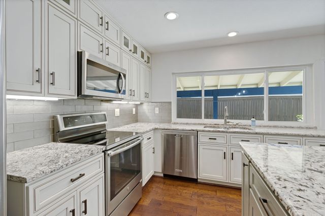 511 Woodhurst Drive, Coppell, TX 75019