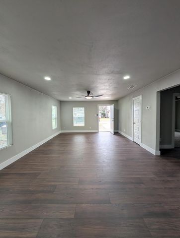 1207 Wayne Street, Fort Worth, TX 76117