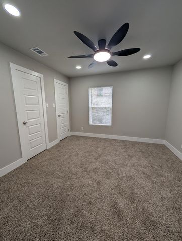 1207 Wayne Street, Fort Worth, TX 76117