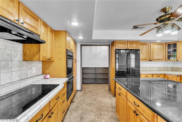 2457 Swan Lane, Las Vegas, NV 89121