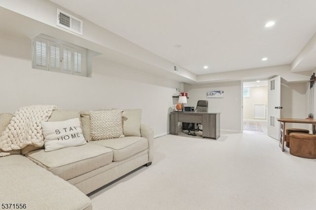 9 Stony Hill Ct, Summit City, NJ 07901