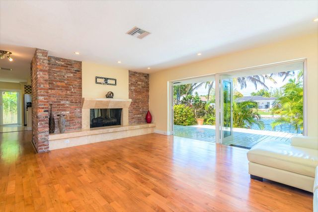 2213 NE 16th Street, Fort Lauderdale, FL 33304