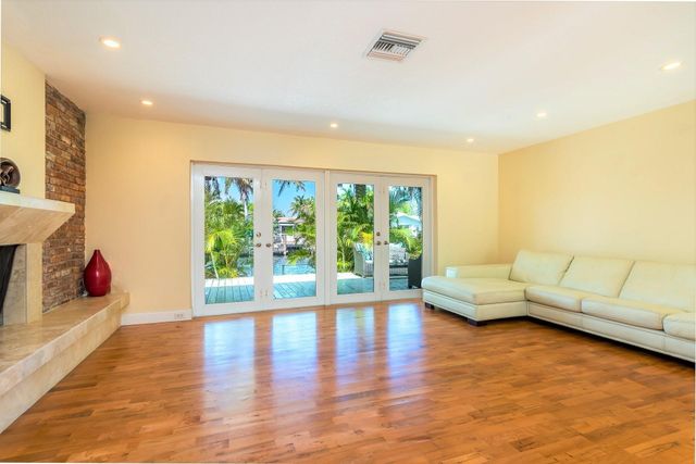 2213 NE 16th Street, Fort Lauderdale, FL 33304