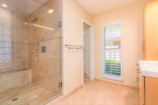 2213 NE 16th Street, Fort Lauderdale, FL 33304