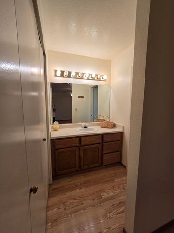 3671 Santa Rosa Way, Redding, CA 96003