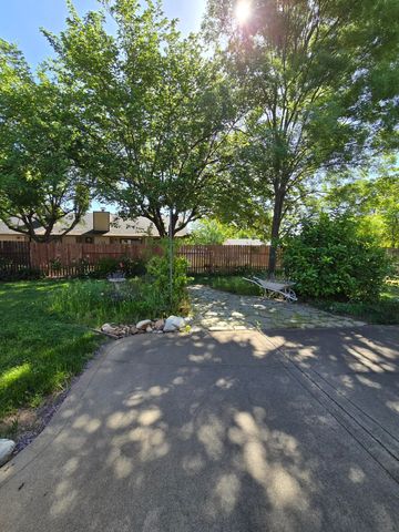 3671 Santa Rosa Way, Redding, CA 96003