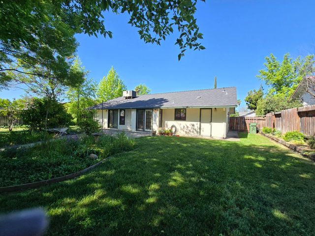 3671 Santa Rosa Way, Redding, CA 96003