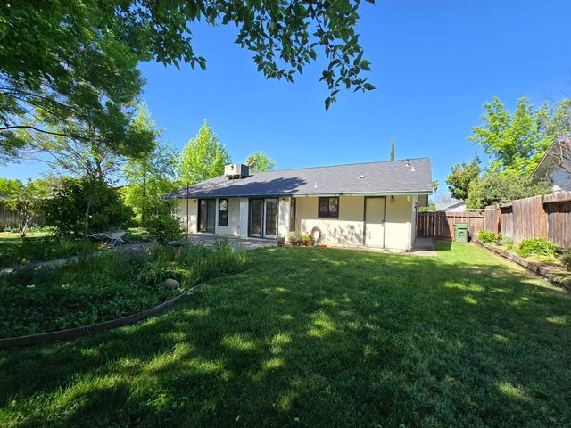 3671 Santa Rosa Way, Redding, CA 96003