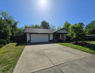 3671 Santa Rosa Way, Redding, CA 96003