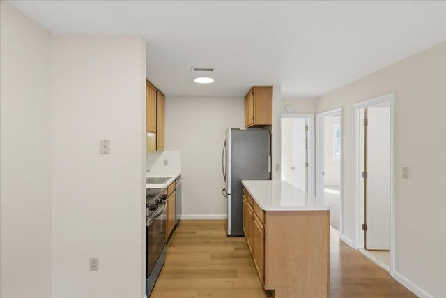 206 Tall Oaks Dr G, Weymouth, MA 02190