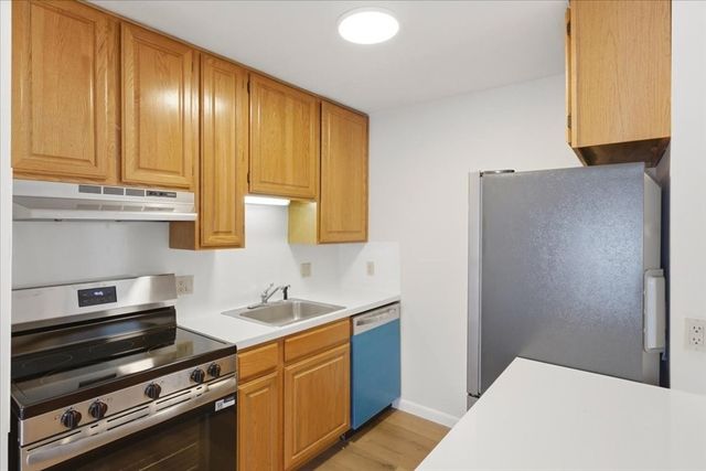 206 Tall Oaks Dr G, Weymouth, MA 02190