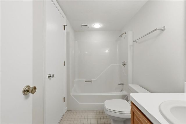 206 Tall Oaks Dr G, Weymouth, MA 02190