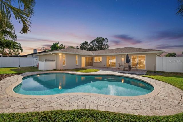 2043 TANGLEWOOD WAY NE, St Petersburg, FL 33702