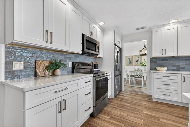 2043 TANGLEWOOD WAY NE, St Petersburg, FL 33702