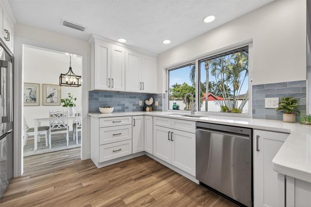 2043 TANGLEWOOD WAY NE, St Petersburg, FL 33702