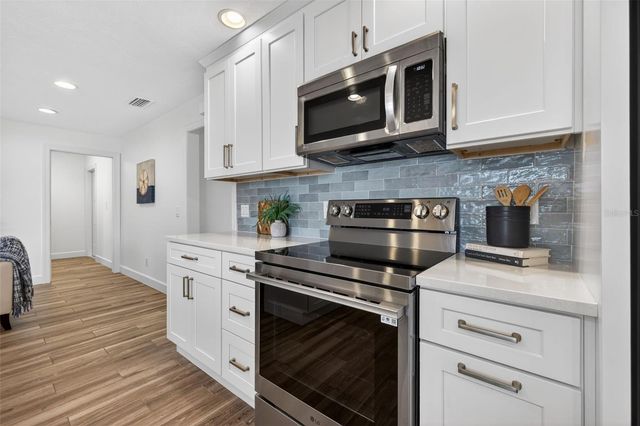 2043 TANGLEWOOD WAY NE, St Petersburg, FL 33702